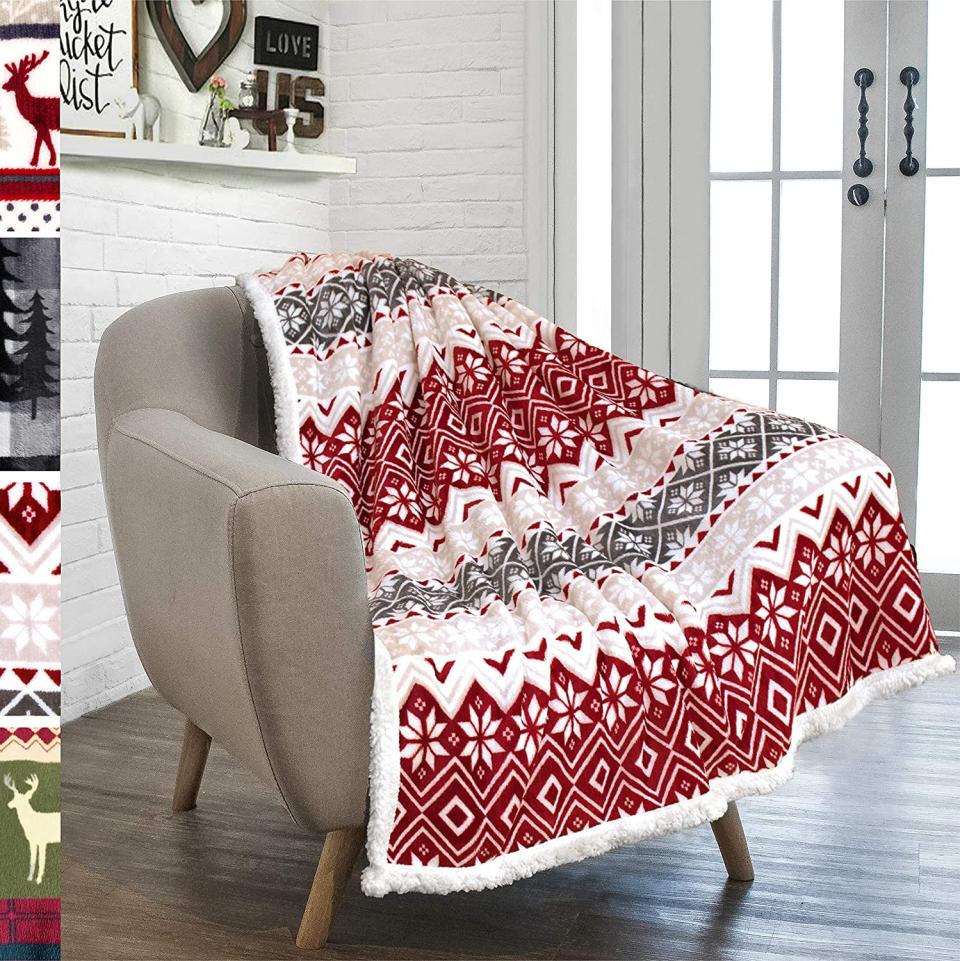 PAVILIA Premium Christmas Sherpa Throw Blanket