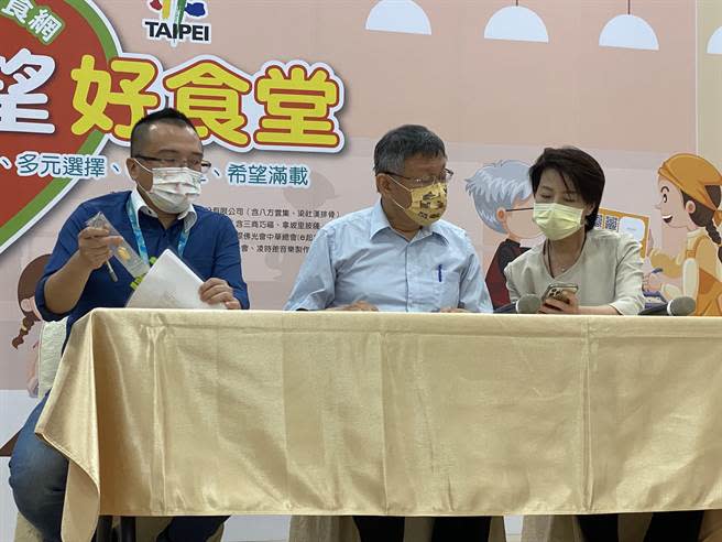 台北市長柯文哲、北市副市長黃珊珊12日出席社會局的「希望好食堂」活動。（張穎齊攝）