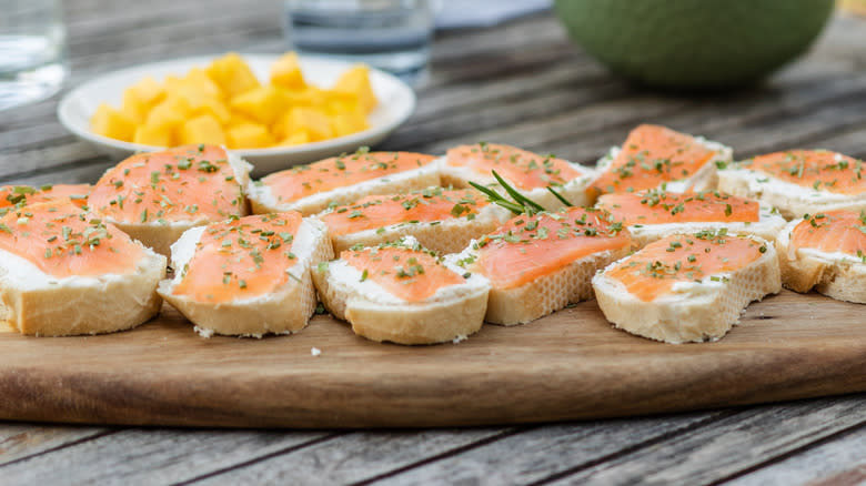 smoked salmon canapes