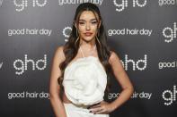 <p>Marta Díaz fue una de las muchas invitadas a la fiesta de Navidad de GHD celebrada el 29 de noviembre de 2022 en Madrid. La joven acertó de pleno con un estilismo completamente blanco, formado por un minivestido de Elisabetta Franchi con <em>cut-out</em> y unos zapatos de plataforma a tono. (Foto: Borja B. Hojas / Getty Images)</p> 