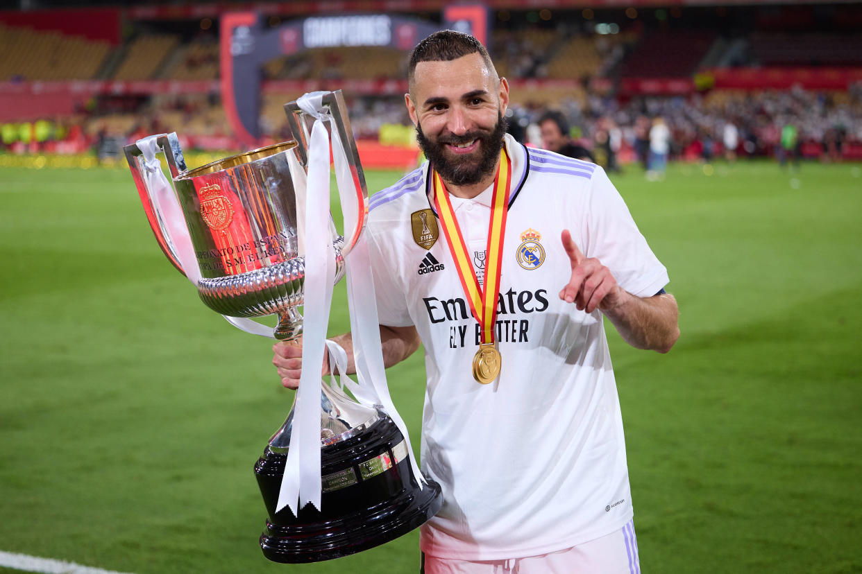 Karim Benzema a annoncé son départ du Real Madrid, où il aura joué pendant 14 ans et avec qui il aura remporté  25 trophées (photo prise le 6 mai dernier, à l’occasion de la victoire du Real Madrid en finale de la Copa del Rey, la Coupe d’Espagne).