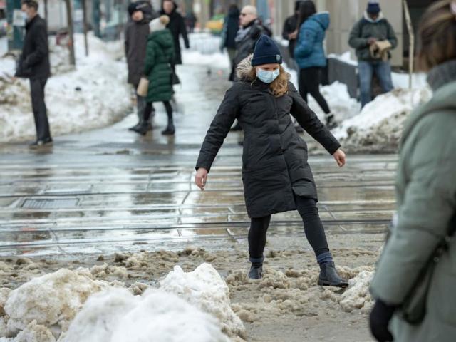 City of Toronto issues extreme cold weather alert as more snow set