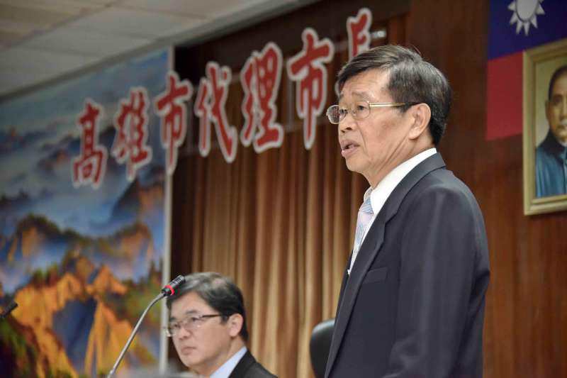 20200613-高雄代理市長楊明州（右）13日宣誓就職。（高雄市政府提供）