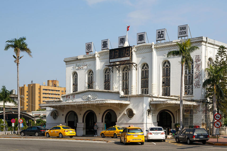 台南車站 (Photo by CEphoto, Uwe Aranas, License: CC BY-SA 3.0, Wikimedia Commons提供)