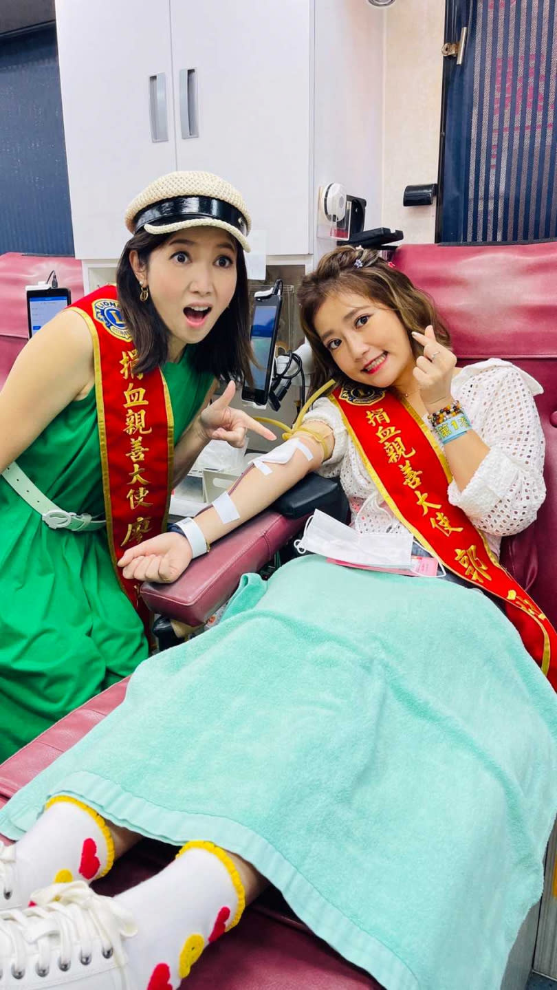 廖家儀、郭亞棠一起捐血做公益。（圖／民視提供）