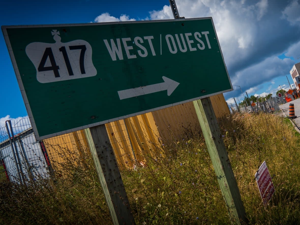 Signs mark the mid-August closure of Highway 417 through downtown Ottawa. Another closure is happening this weekend. (Jonathan Dupaul/CBC - image credit)