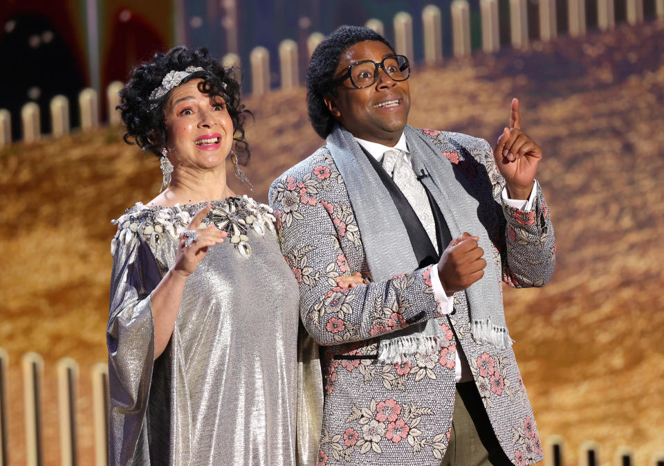Maya Rudolph and Kenan Thompson perform a skit onstage at the 78th Annual Golden Globe Awards<span class="copyright">NBCU Photo Bank via Getty Images—2021 Rich Polk/NBCUniversal</span>