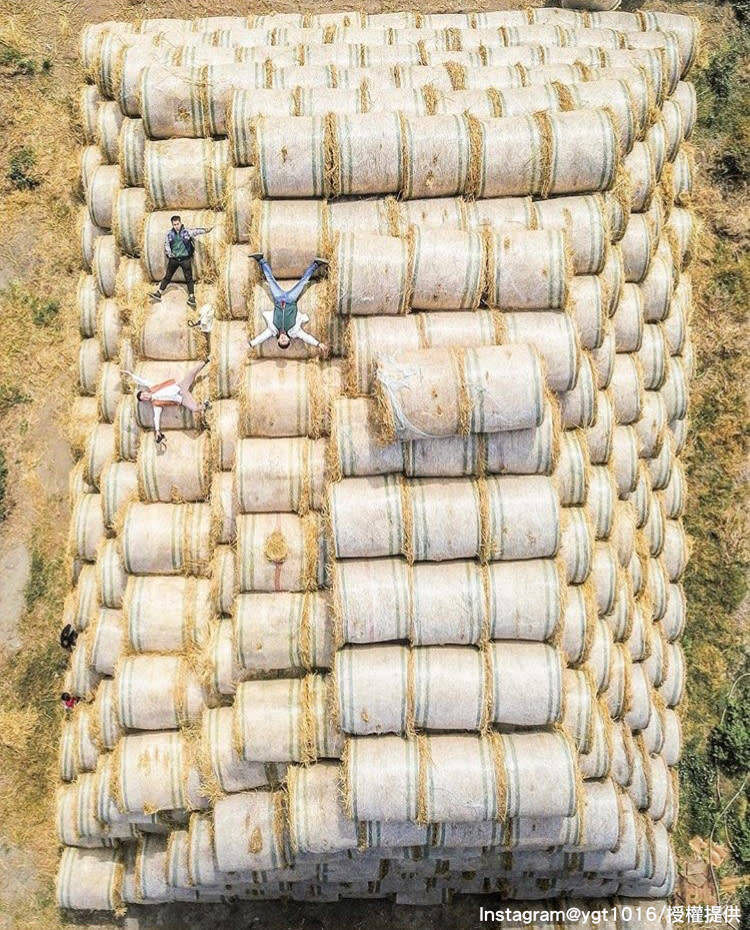 「金億陽農場」的稻草捲景色，不只療癒也超好拍。   圖：翻攝自instagram ygt1016／開放權限