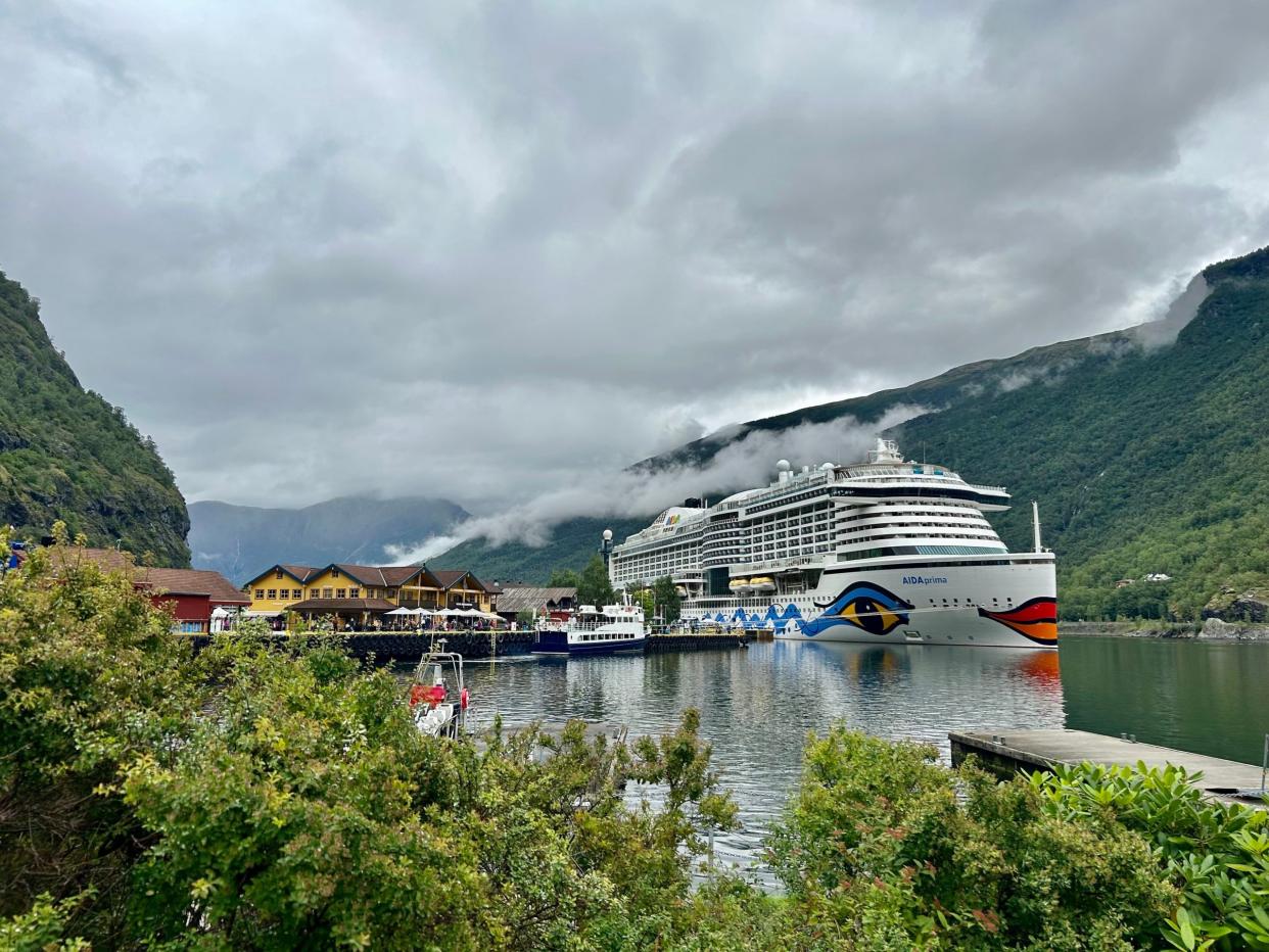 Unsere Redakteurin war mit der AidaPrima auf Kreuzfahrt in Norwegen und stellte fest, dass eine Schiffsreise teuer werden kann. - Copyright: Julia Poggensee