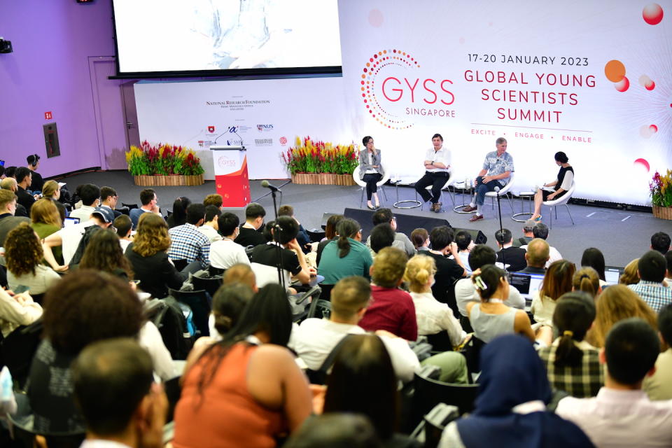 A panel discussion of one mediator and three guest speakers at the 11th Global Young Scientists Summit.