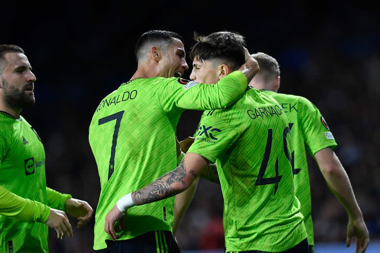 La noche en que Garnacho convirtió su primer gol oficial en Manchester United, recibió el saludo de Cristiano Ronaldo