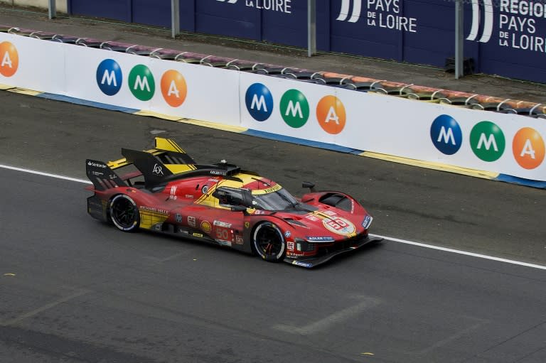 La Ferrari du pilote italien Antonio Fuoco, qui était en tête des 24 heures du Mans à deux heures de l'arrivée, le 16 juin 2024 sur le circuit de la Sarthe (GUILLAUME SOUVANT)