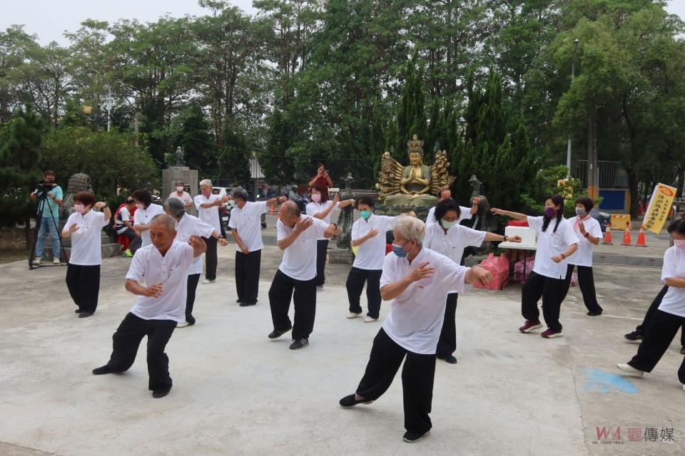 ▲彰化太極拳總會溪湖孝親區成立會員表演24式太極拳。（圖／記者陳雅芳攝，2023.10.27）