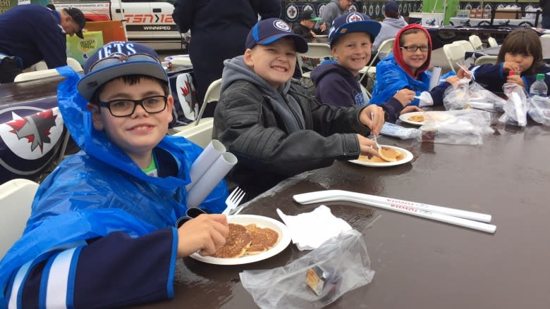 Thousands flock to Winnipeg Jets Fan Fest