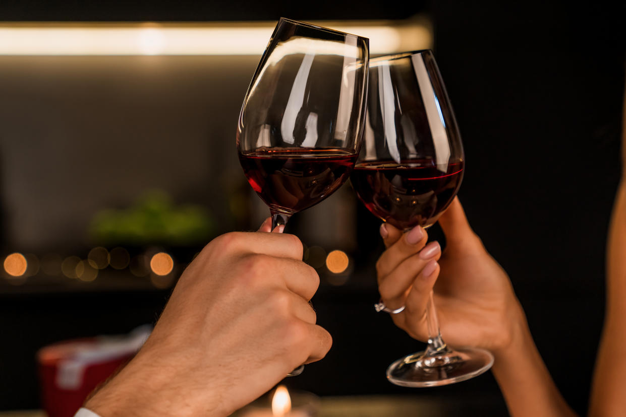 Romantische Dinner sind schwerer zu organisieren in Corona-Zeiten. (Symbolbild: Getty)