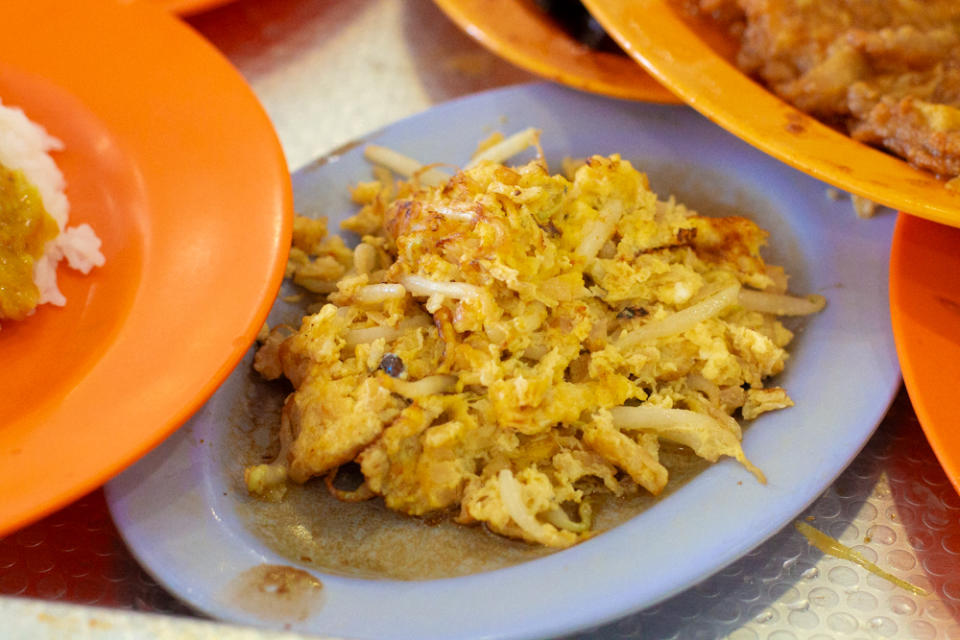 loo's Hainanese curry rice - fried eggs