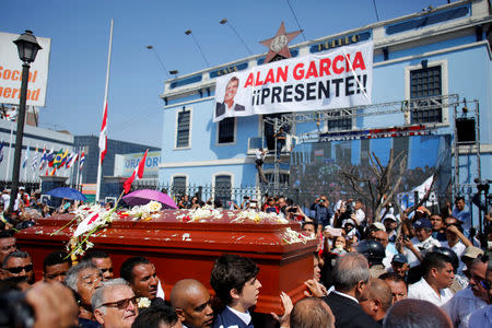 Friends and family carry the coffin with the remains of Peru's former President Alan Garcia, who killed himself this week, during the last of three days of national mourning declared by President Martin Vizcarra, in Lima, Peru April 19, 2019. REUTERS/Janine Costa