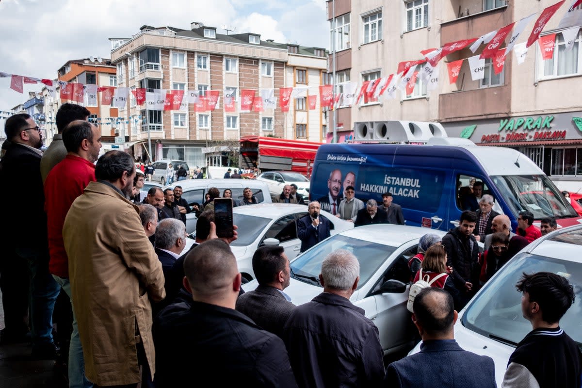 Turkey’s Republican People’s Party (CHP) launches a new campaign office in the Sultangazi district of Istanbul (Yusuf Sayman)