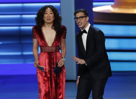 70th Primetime Emmy Awards - Show - Los Angeles, California, U.S., 17/09/2018 - Presenters Sandra Oh and Andy Samberg for Outstanding Directing For A Comedy series. REUTERS/Mario Anzuoni