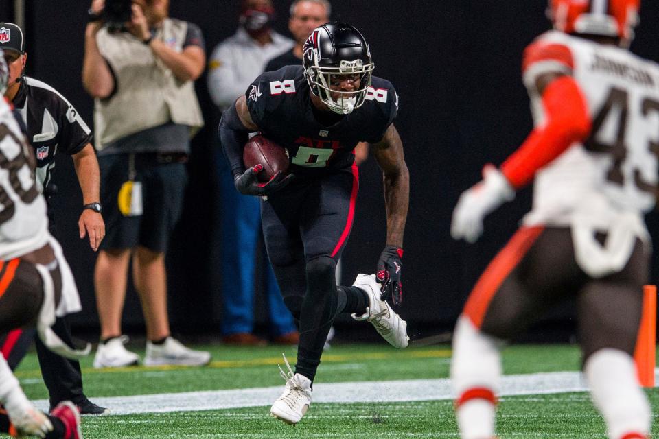 Atlanta Falcons tight end Kyle Pitts (8) runs the ball during the first half of a preseason NFL football game against the Cleveland Browns, Sunday, Aug. 29, 2021, in Atlanta. (AP Photo/Danny Karnik)