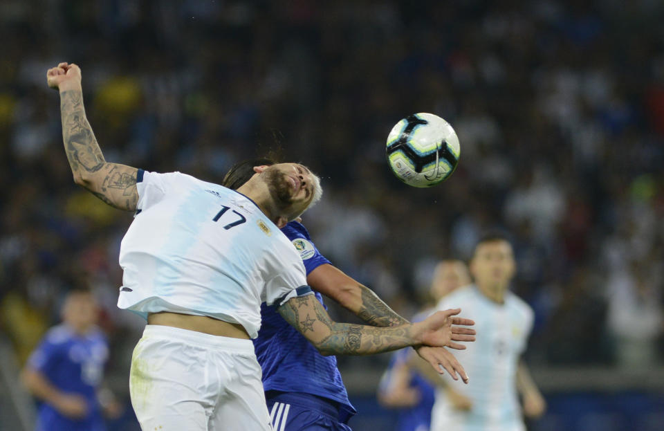 Argentina's Nicolas Otamendi heads the ball during a Copa America Group B soccer match at the Mineirao stadium in Belo Horizonte, Brazil, Wednesday, June 19, 2019. (AP Photo/Eugenio Savio)