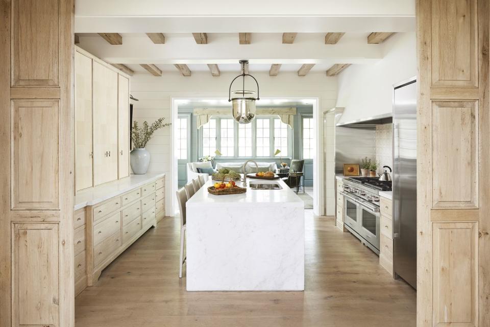 4) Airy, Open Kitchen in Alabama