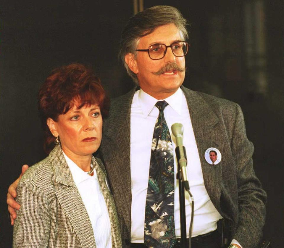 Ron Goldman’s father,  Fred and his wife Patti (AFP via Getty Images)