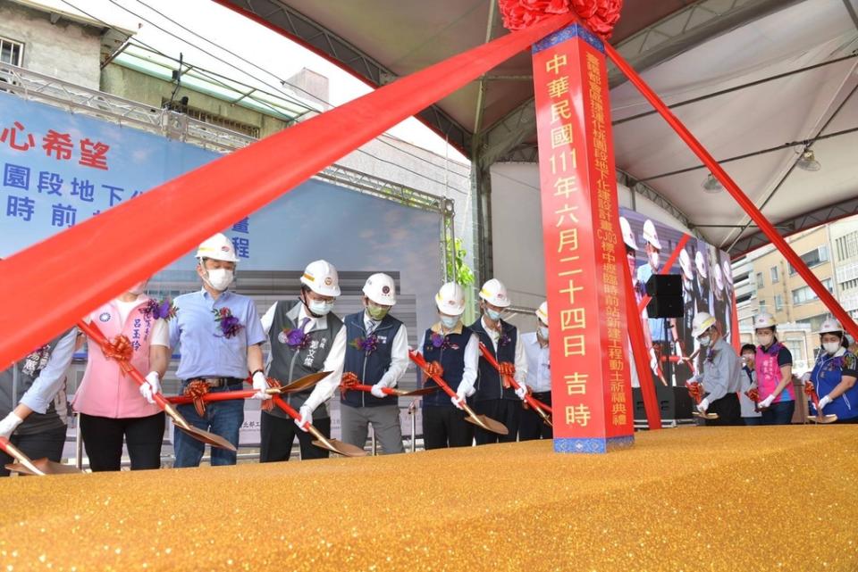 交通部長王國材出席桃園鐵路地下化工程動土祈福典禮（圖：交通部鐵道局）