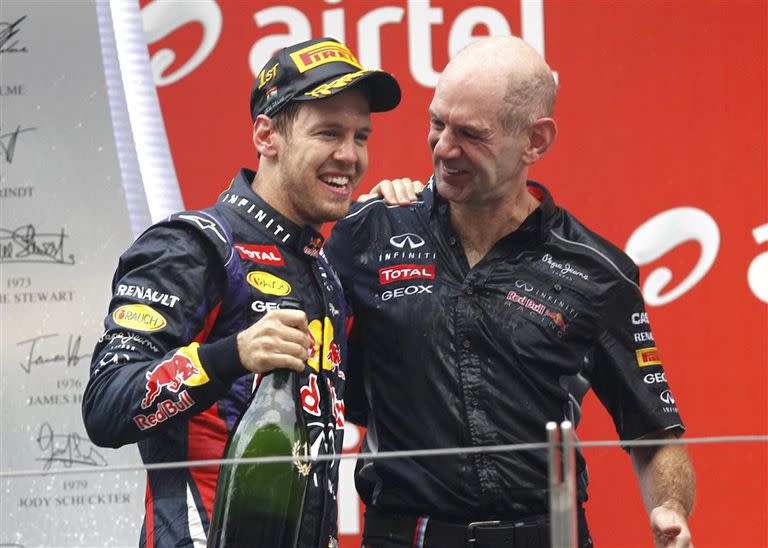 Adrian Newey, el responsable del diseño de Red Bull, con Vettel, que venera a su criatura, el RB9