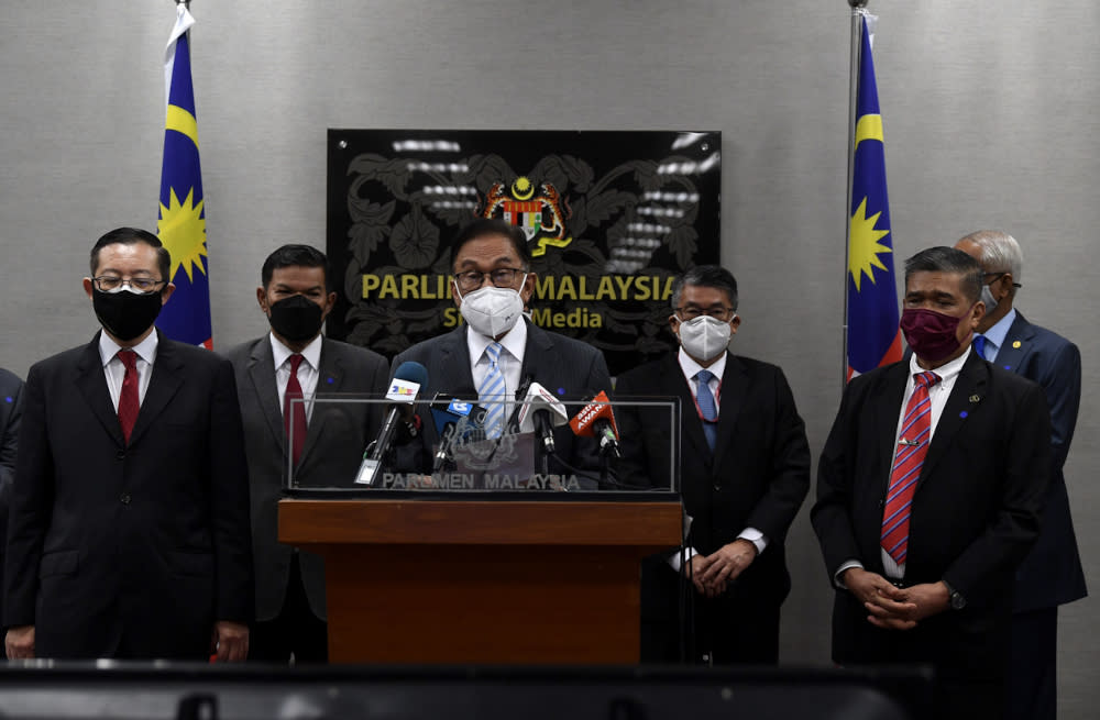 In a statement today, PKR president Datuk Seri Anwar Ibrahim, DAP secretary-general Lim Guan Eng and Parti Amanah Negara (Amanah) president Mohamad Sabu criticised the PMO, saying the root problem lies in the statement made by the de facto law minister, Datuk Seri Takiyuddin Hassan, who had on July 26, announced that the government has revoked the EOs effective July 21. — Bernama pic