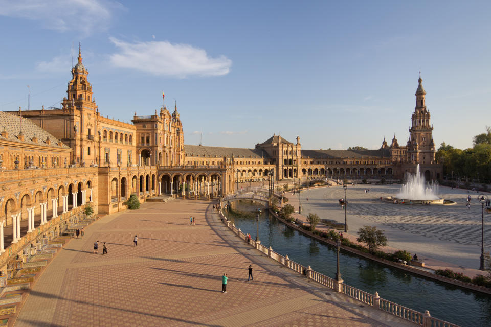 <p>Incluso las ciudades más grandes de España sufren la caída poblacional. Muchas personas se marchan a la periferia, ya que en estas ciudades dormitorio la vivienda es mucho más barata.<br>Foto: Wikimedia Commons/Luidger </p>