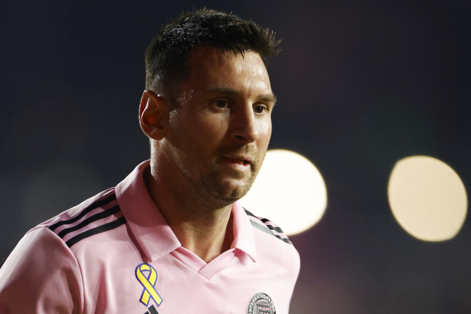 FORT LAUDERDALE, FLORIDA - SEPTEMBER 20: Lionel Messi #10 of Inter Miami looks on during a match between Toronto FC and Inter Miami CF at DRV PNK Stadium on September 20, 2023 in Fort Lauderdale, Florida. (Photo by Carmen Mandato/Getty Images)