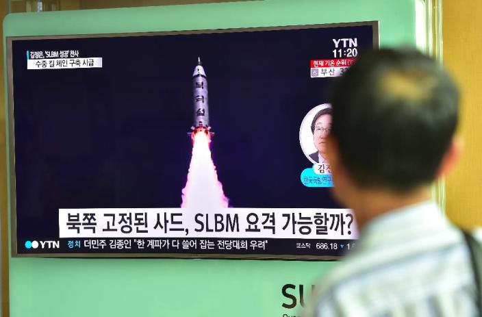 A man at a railway station in Seoul watches a television screen reporting news of North Korea's latest missile test (AFP Photo/JUNG YEON-JE)
