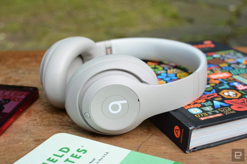 <p>Beats Studio Pro review</p>
