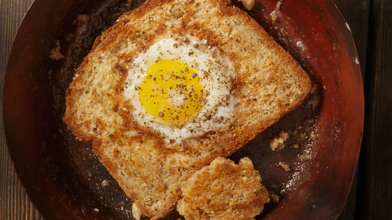 egg in toast in pan