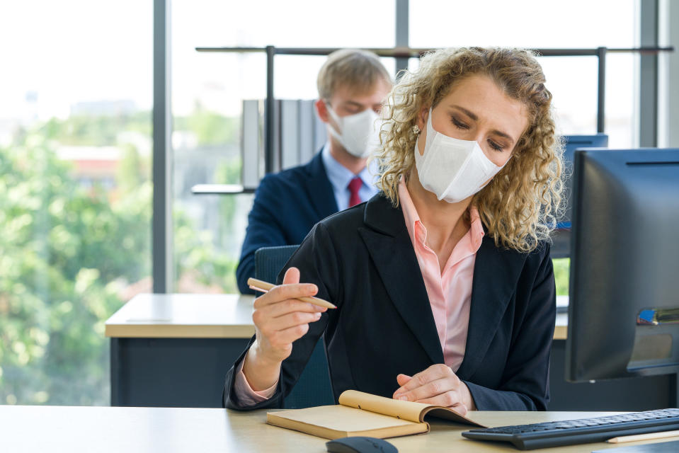 La regla del 10-4 es una nueva fórmula para reabrir la economía y evitar repuntes de los contagios de coronavirus. Foto: Getty Image. 