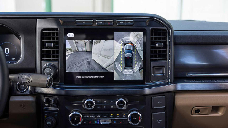 F-Series Super Duty依照選配或車型不同，可搭載數位儀表與12吋觸控螢幕。（圖片來源：Ford）