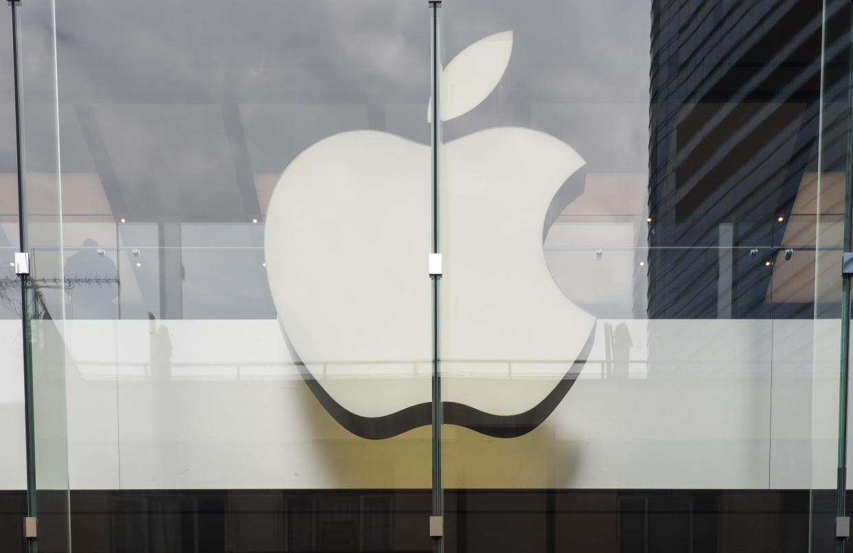 HONG KONG, CHINA - 2019/08/30: American multinational technology company Apple store and logo seen in Hong Kong. (Photo by Budrul Chukrut/SOPA Images/LightRocket via Getty Images)