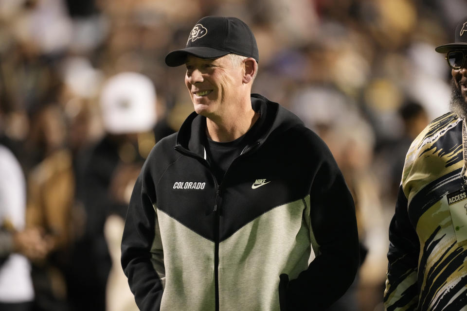 Colorado co-offensive coordinator Pat Shurmur watches as players warm up for an NCAA college football game against Oregon State on Saturday, Nov. 4, 2023, in Boulder, Colo. (AP Photo/David Zalubowski)