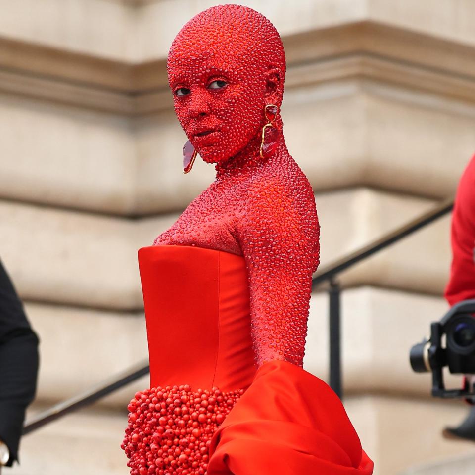  Doja cat in a red dress covered in 30,000 swarovski crystals 