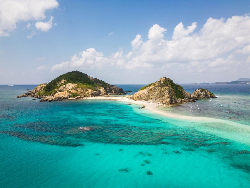 Einige Mitarbeiter japanischer Unternehmen siedeln während der Heuschnupfenzeit in die südliche Region Okinawa um. - Copyright: @ Didier Marti/Getty Images