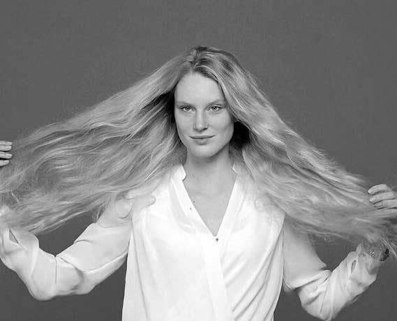 <p>Kim wollte auf gar keinen Fall kurze Haare und hätte am liebsten die Frisur von Heidi Klum übernommen. Doch stattdessen bekam sie beim Umstyling die größte Veränderung verpasst. (Instagram/ Kim hnizdo)</p>