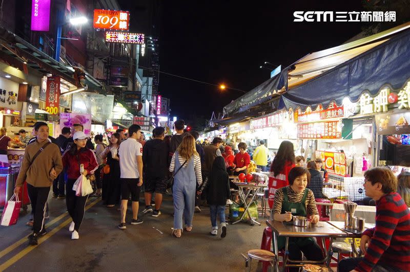 台灣夜市是外國觀光客喜歡光顧的地方。（示意圖／資料照）