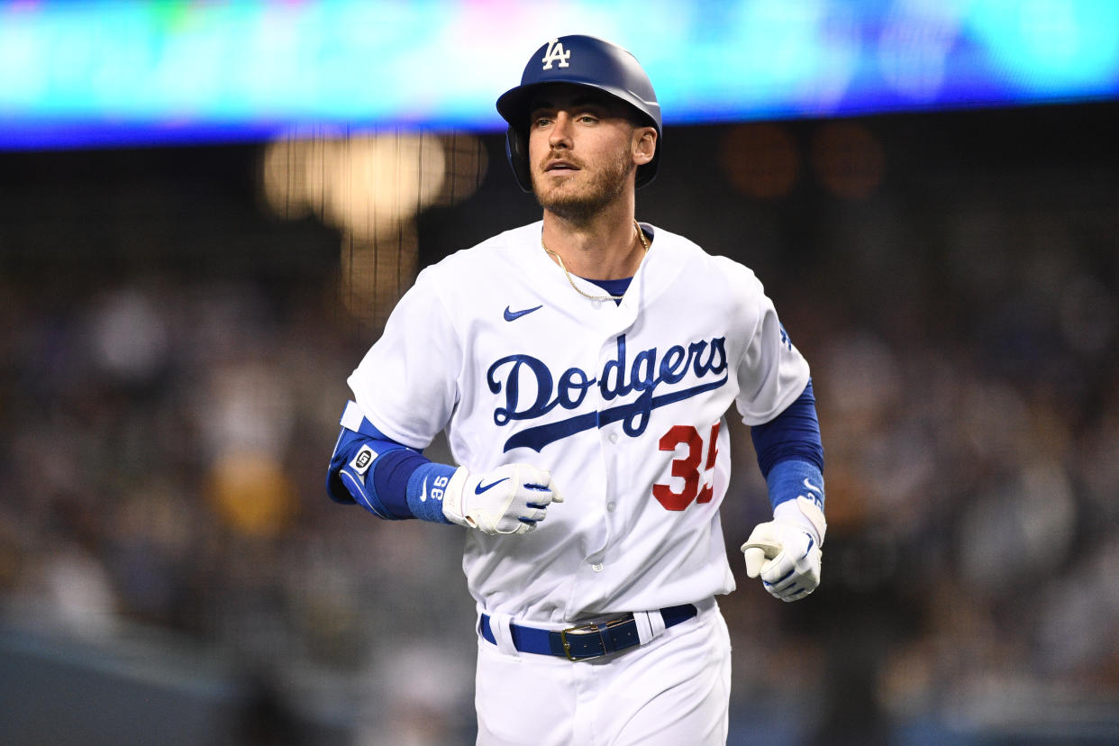 LOS ANGELES, CA - APRIL 18: Los Angeles Dodgers center fielder Cody Bellinger (35) looks on during the MLB game between the Atlanta Braves and the Los Angeles Dodgers on April 18, 2022 at Dodger Stadium in Los Angeles, CA. (Photo by Brian Rothmuller/Icon Sportswire via Getty Images)