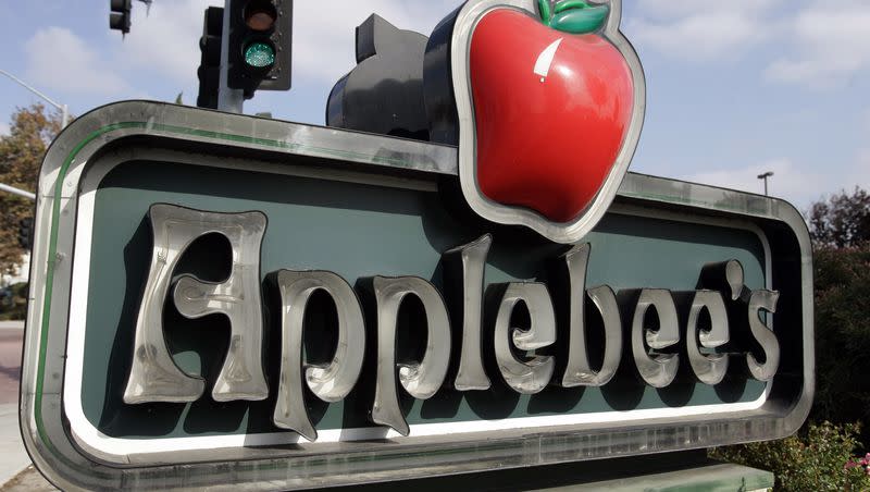 Exterior of an Applebee’s sign near their restaurant in Milpitas, Calif., Tuesday, Oct. 30, 2007.