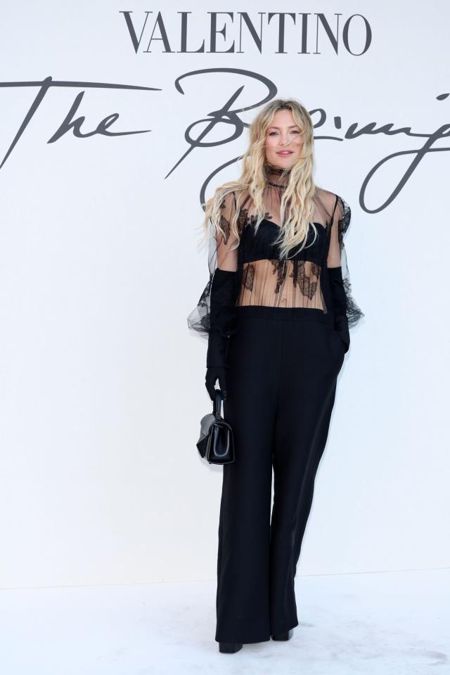 Kate Hudson Paired Her Sheer Turtleneck with a Black Bandeau Bra and  Matching Opera Gloves