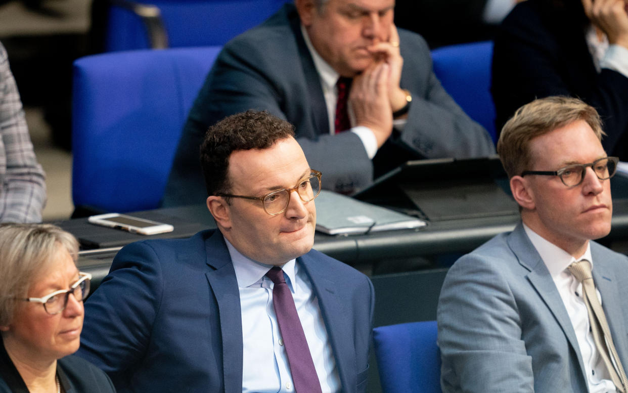 Jens Spahn (CDU, M), Bundesminister für Gesundheit, nimmt an der Sitzung des Bundestages teil. (Foto: Kay Nietfeld/dpa)