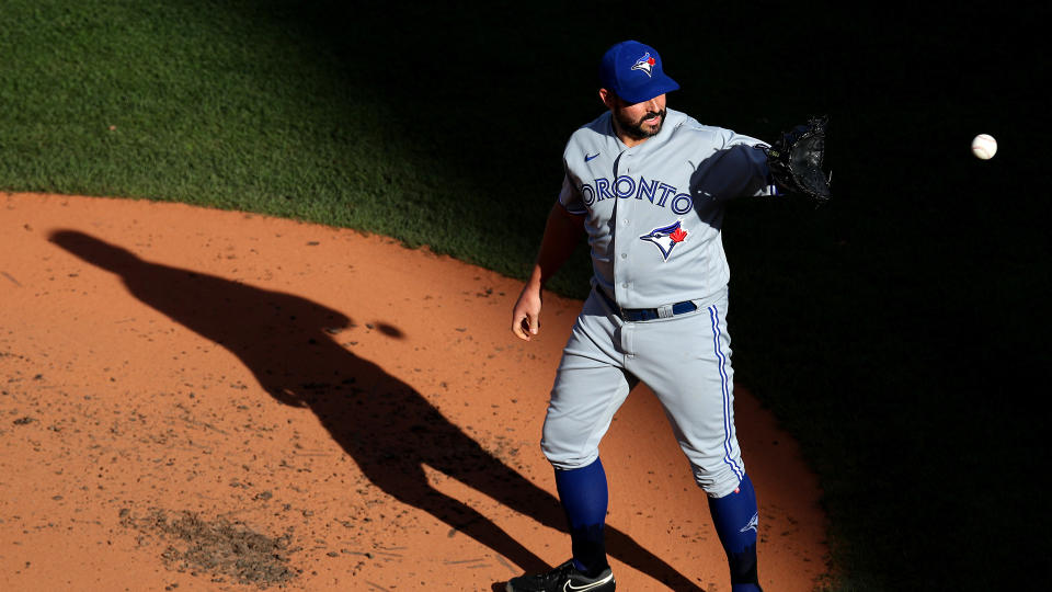 BOSTON, MASSACHUSETTS - SEPTEMBER 04: Tanner Roark #14 of the Toronto Blue Jays prepares to pitch against the Boston Red Sox during the third inning at Fenway Park on September 04, 2020 in Boston, Massachusetts. (Photo by Maddie Meyer/Getty Images)