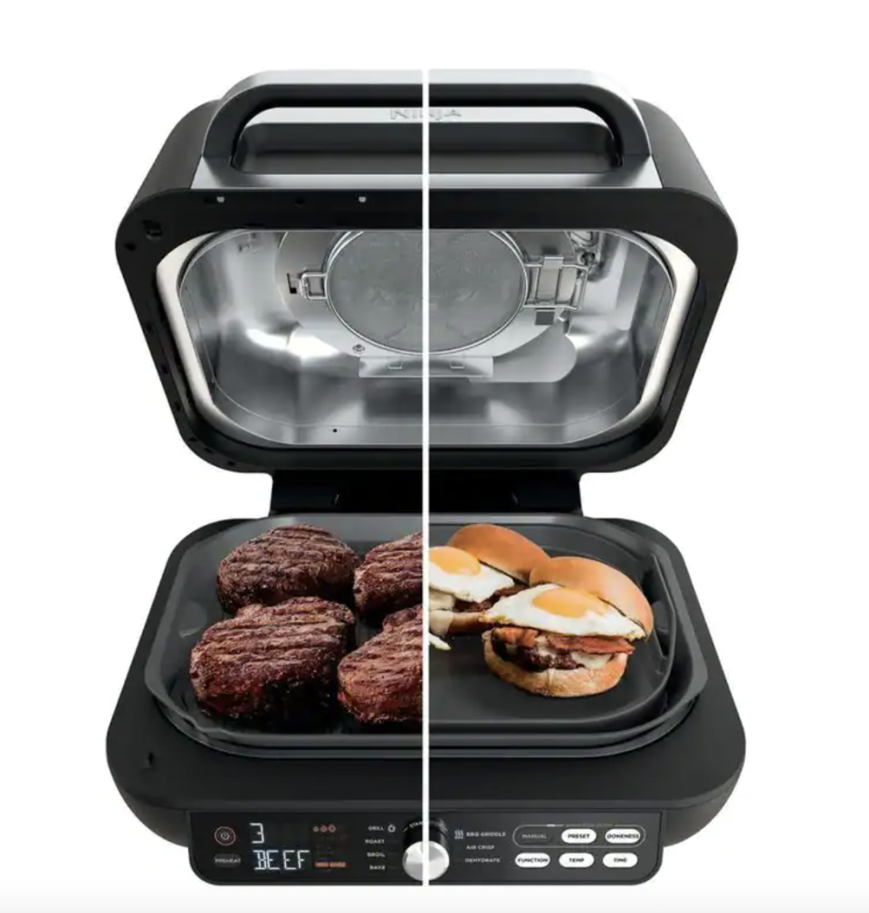 Ninja Foodi Smart XL Pro 7-in-1 Indoor Grill & Griddle (Photo via Canadian Tire)