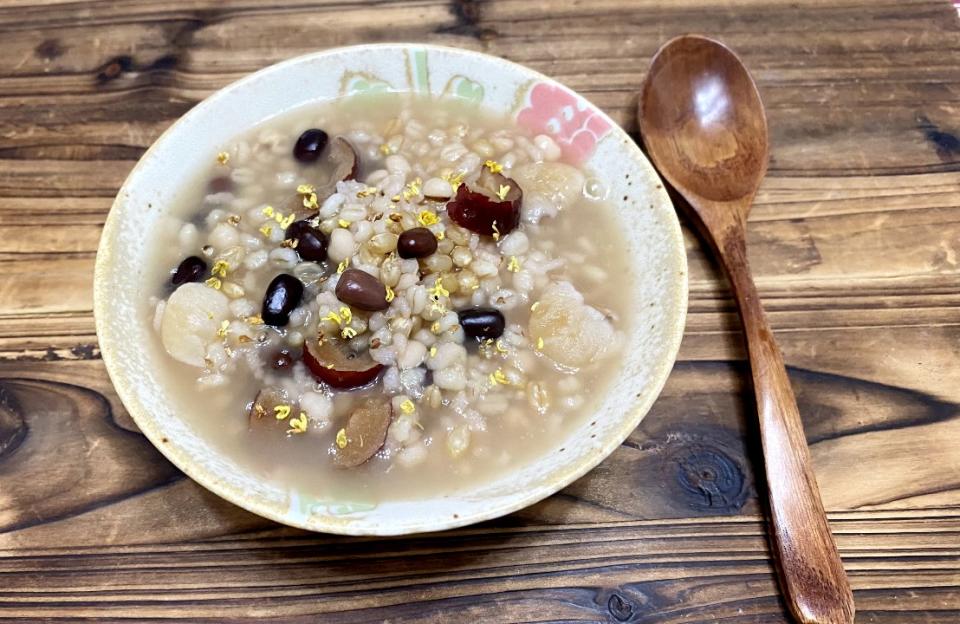 祛濕食譜│薏米麥米紅豆粥 祛濕健脾降血脂